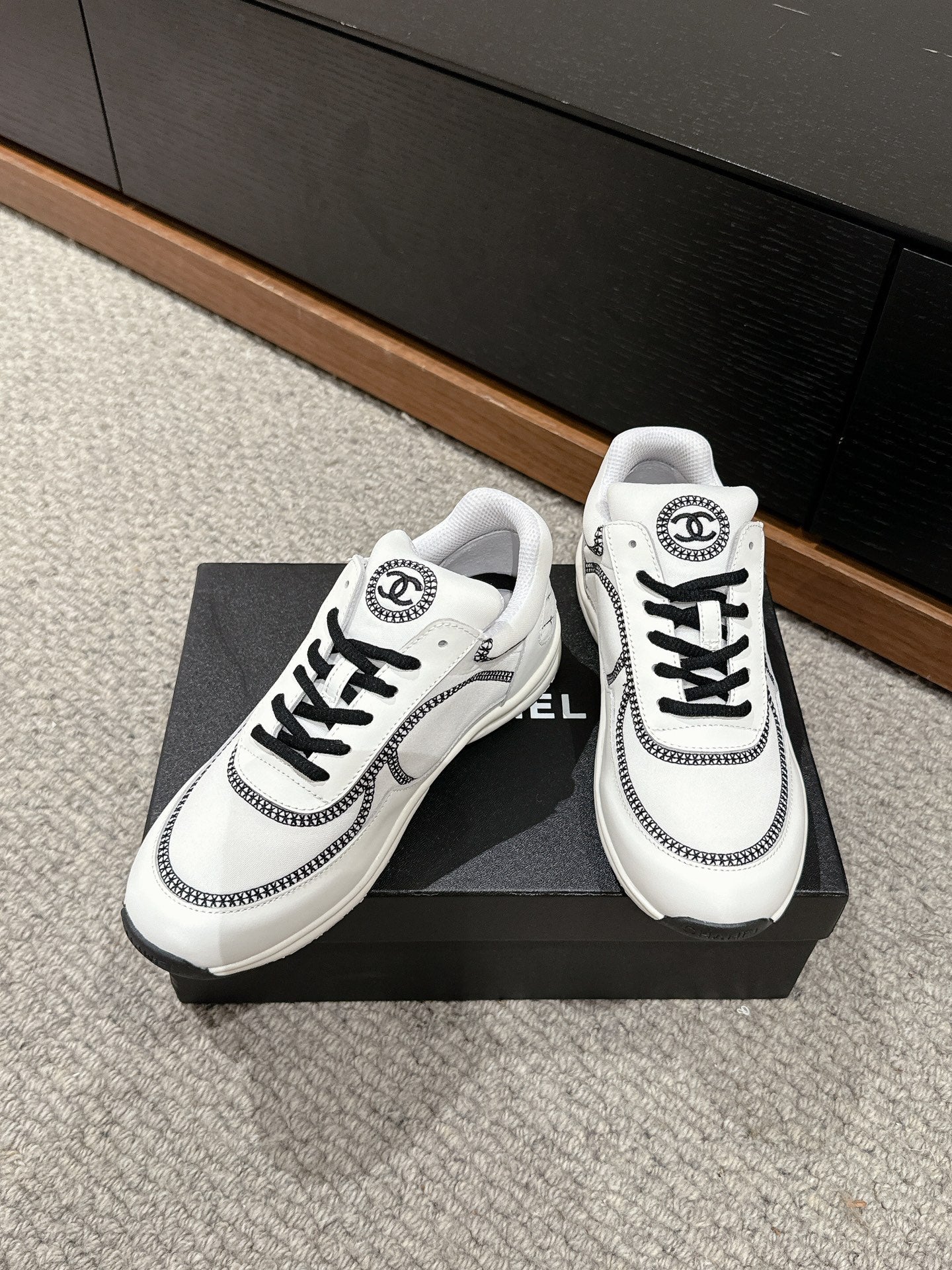 CLASSIC TRAINER IN WHITE MIX BLACK FABRIC