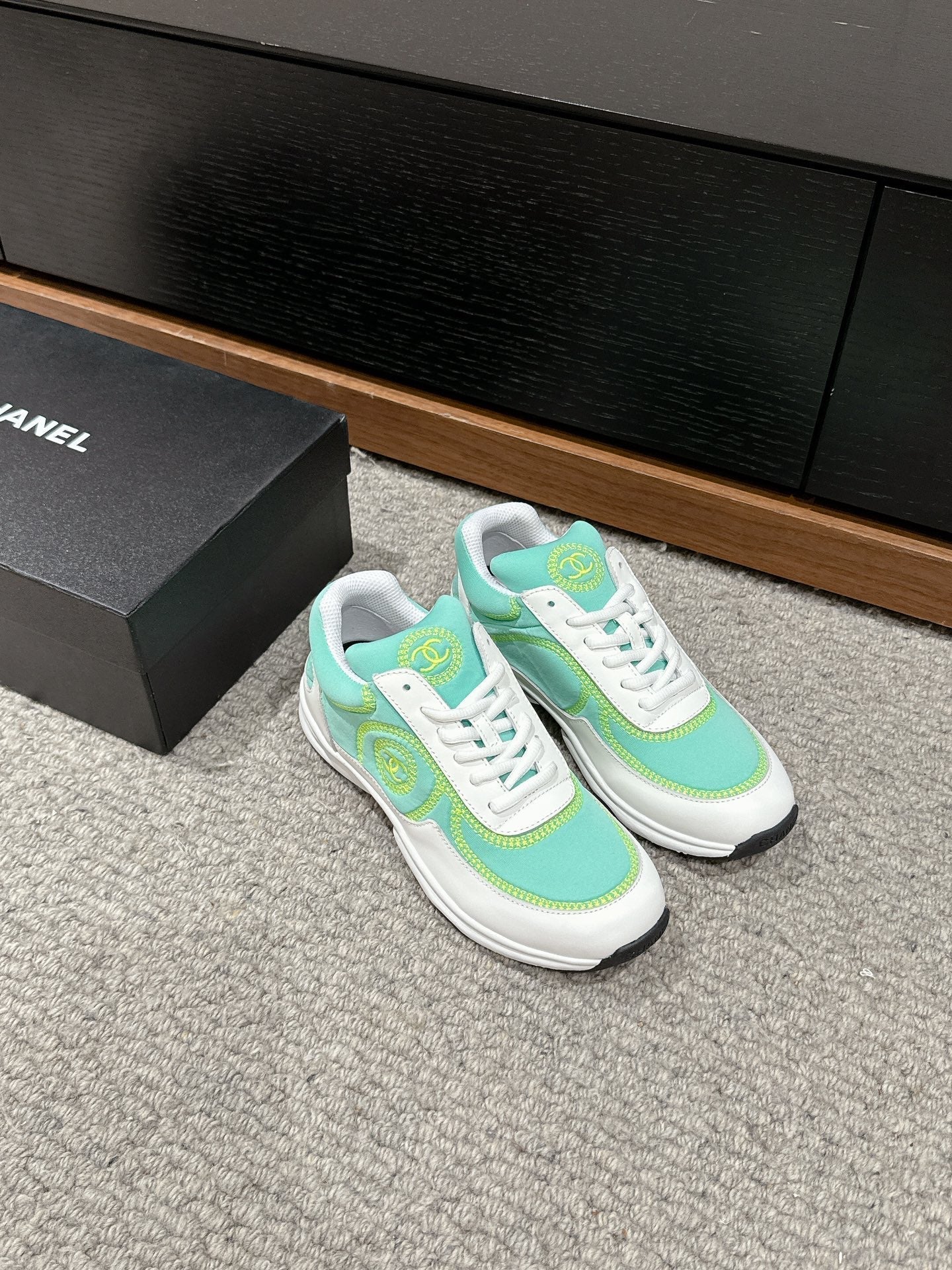 CLASSIC TRAINER IN MINT GREEN MIX WHITE FABRIC