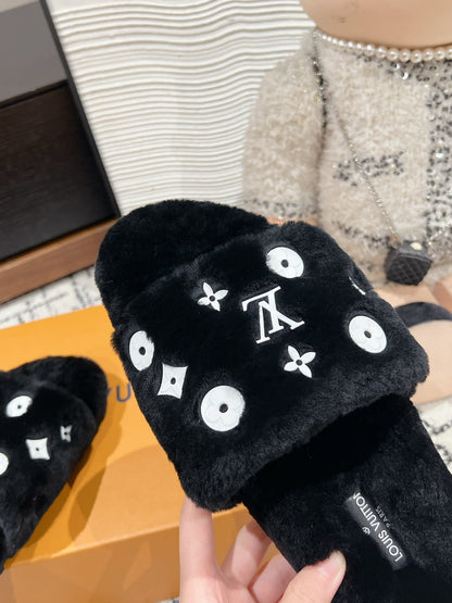 SLIPPER IN BLACK WOOL
