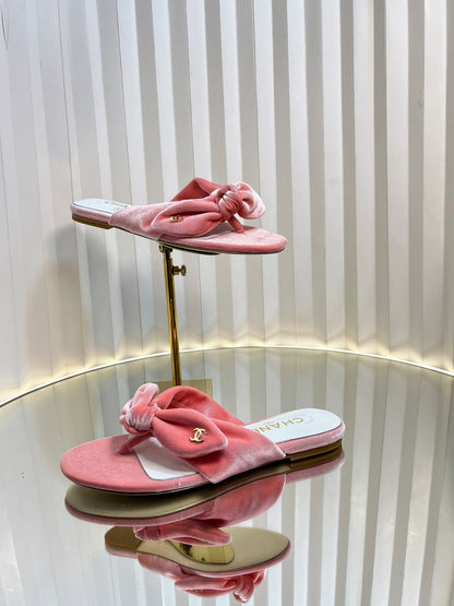 LACE SANDALS IN BRIGHT PINK VELVET