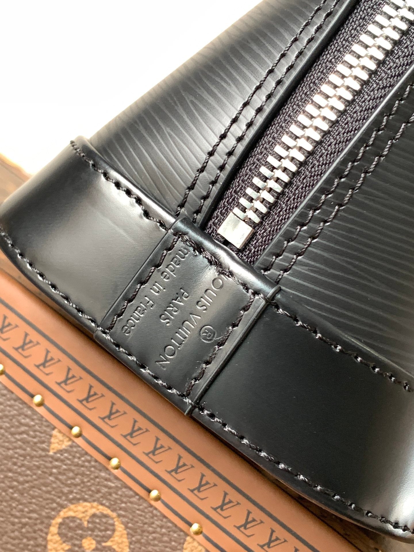 ALMA BB BAG 23 IN BLACK GRAIN EPI COWHIDE