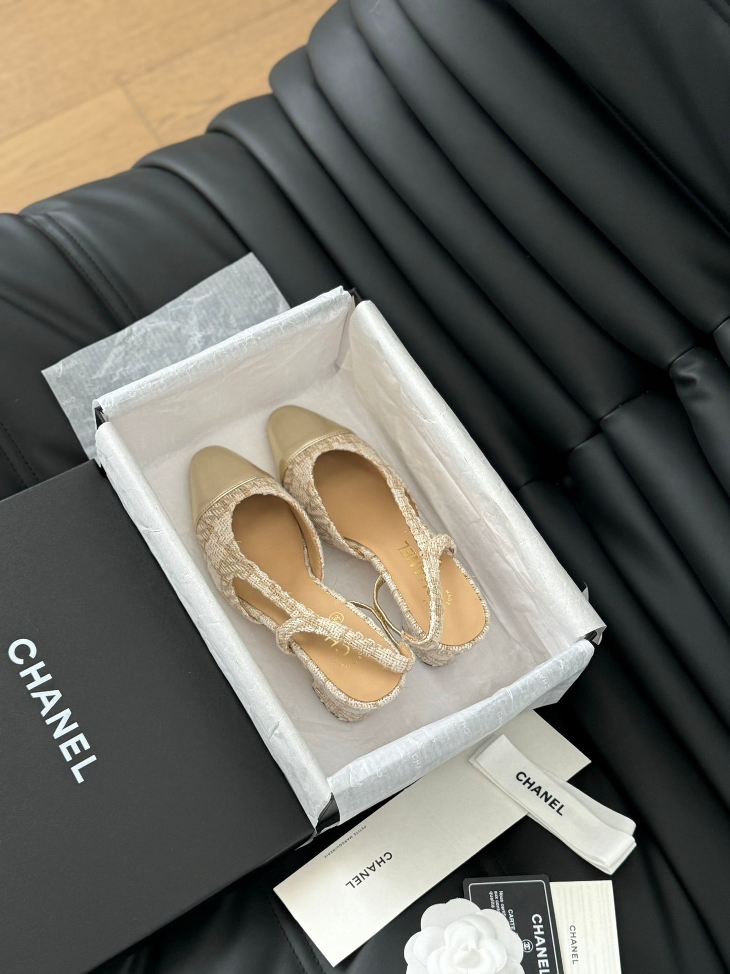 HIGH SLINGBACK IN BEIGE CREAM TWEED AND GOLDEN LAMBSKIN