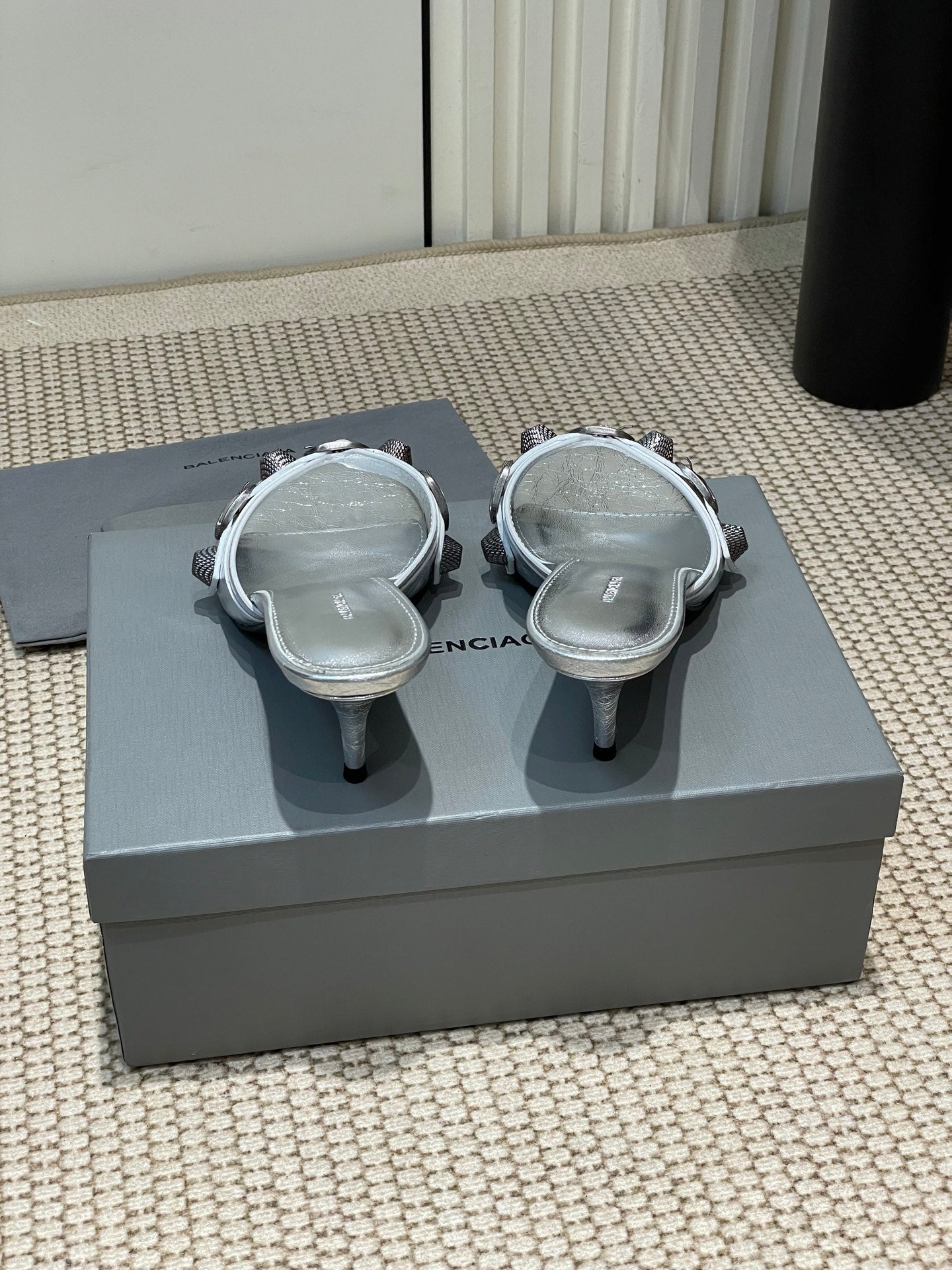 CAGOLE HIGH MULES IN SILVER OIL-WAX SHEEPSKIN
