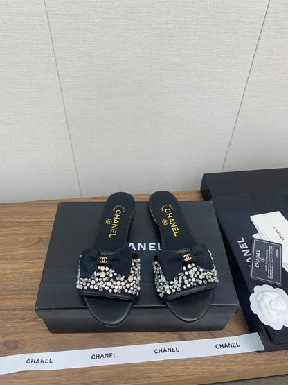 BOW SLIPPERS IN BLACK LAMBSKIN WITH RHINESTONES