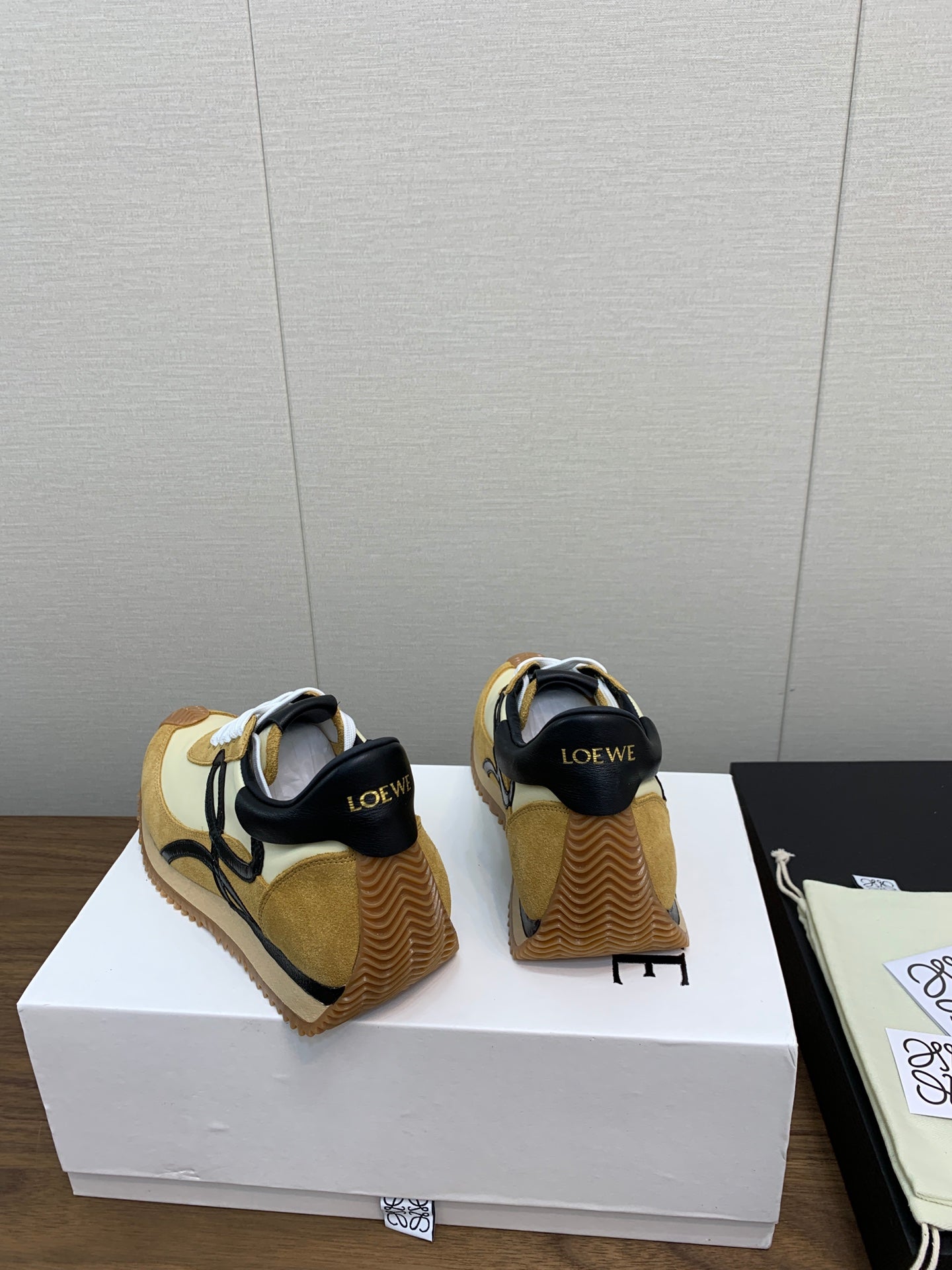 LW FLOW RUNNER SNEAKER AMBER-PASTEL YELLOW SUEDE