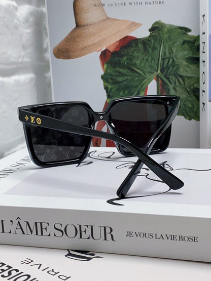SQUARE SUNGLASS 581366 IN BLACK ACETATE MONOGRAM MASK ON LENS