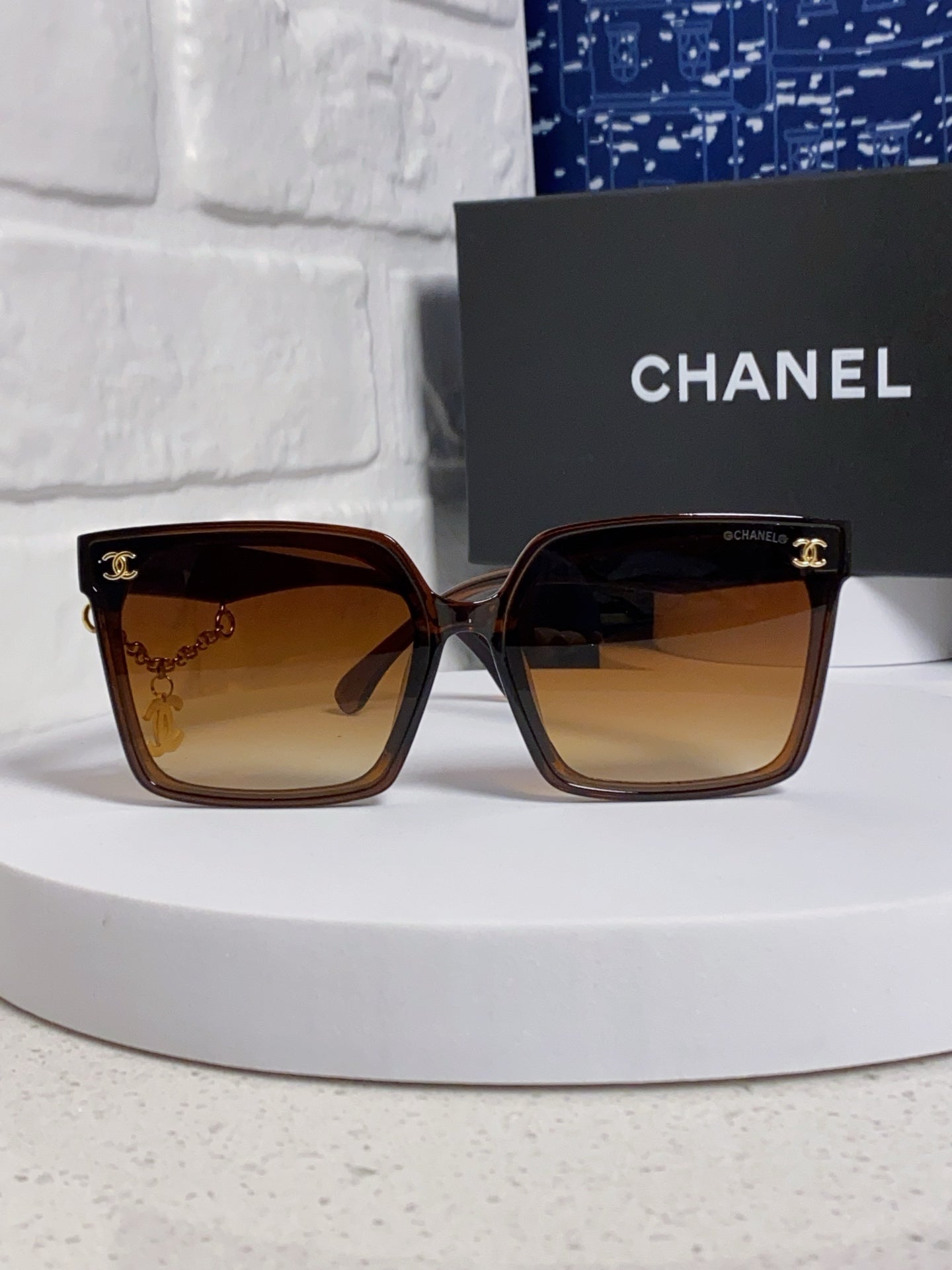 SQUARE SUNGLASSES 641810 IN BROWN ACETATE GOLD CHAIN
