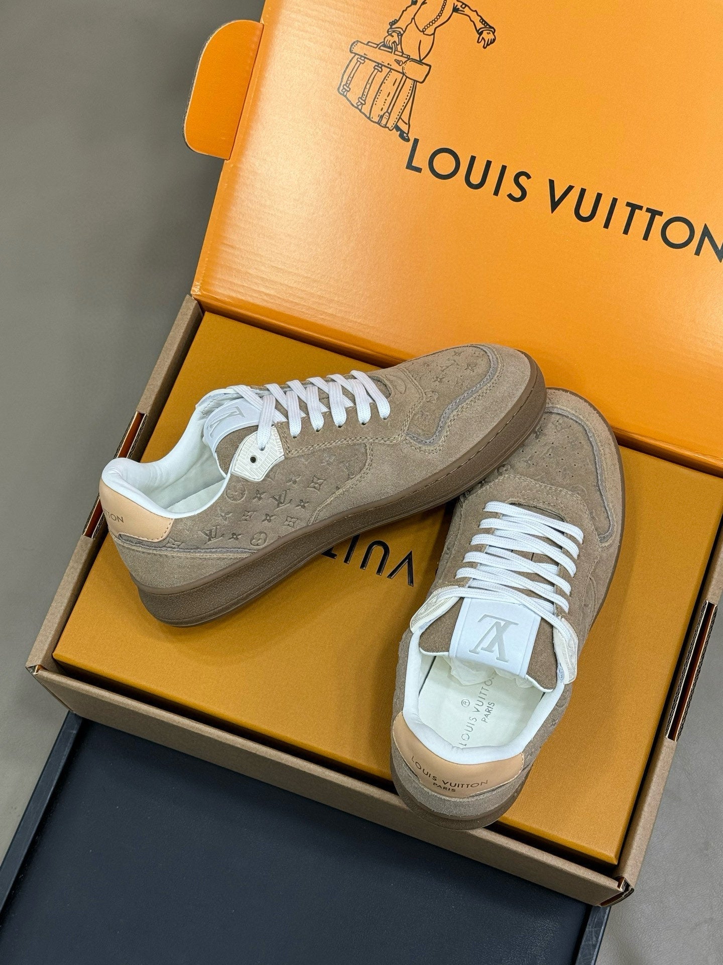 STADIUM SNEAKER IN KHAKI BROWN EMBOSSED MONOGRAM SUEDE