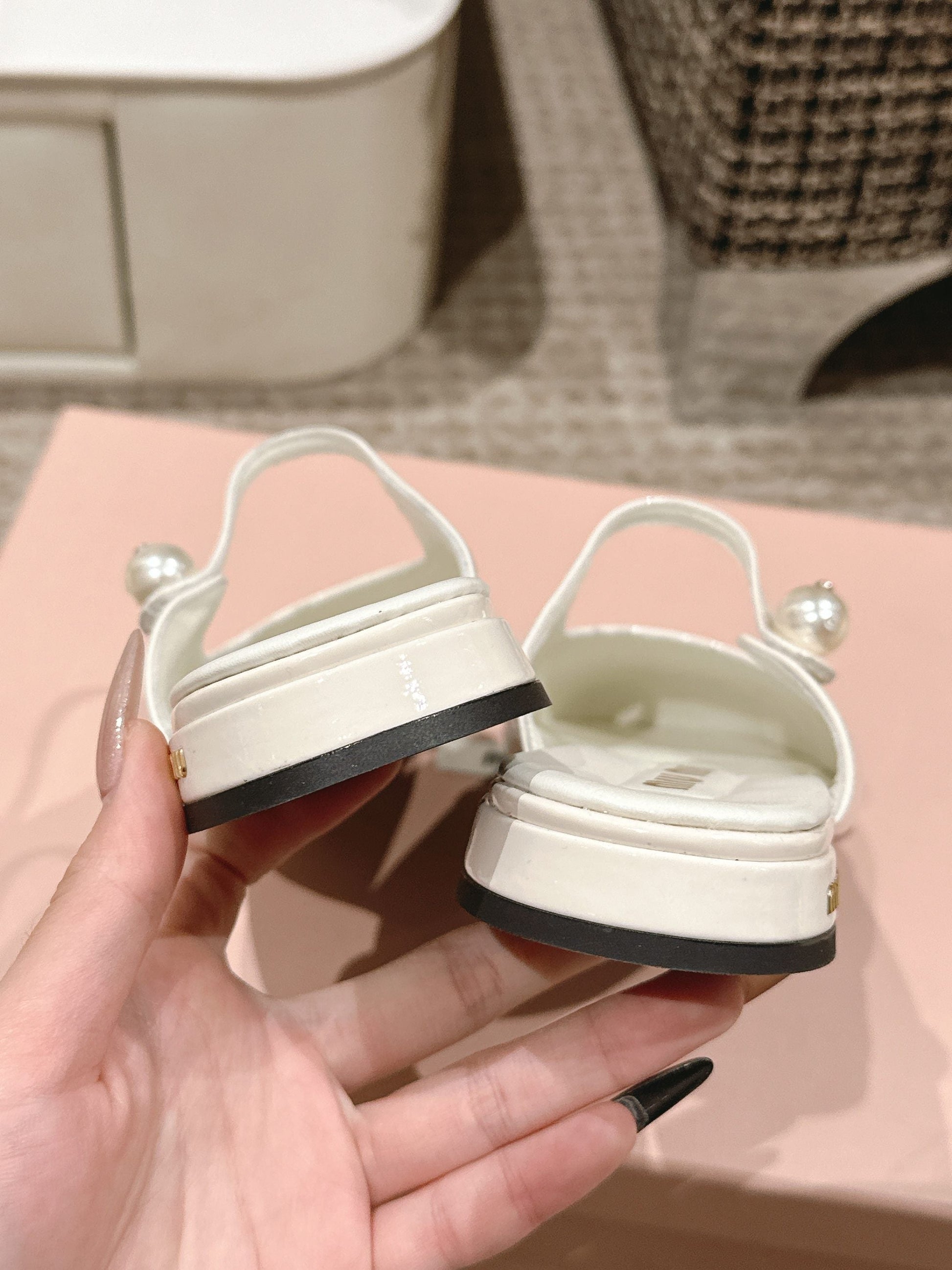 FLAT MULE IN WHITE MIX BLACK PATENT CALFSKIN