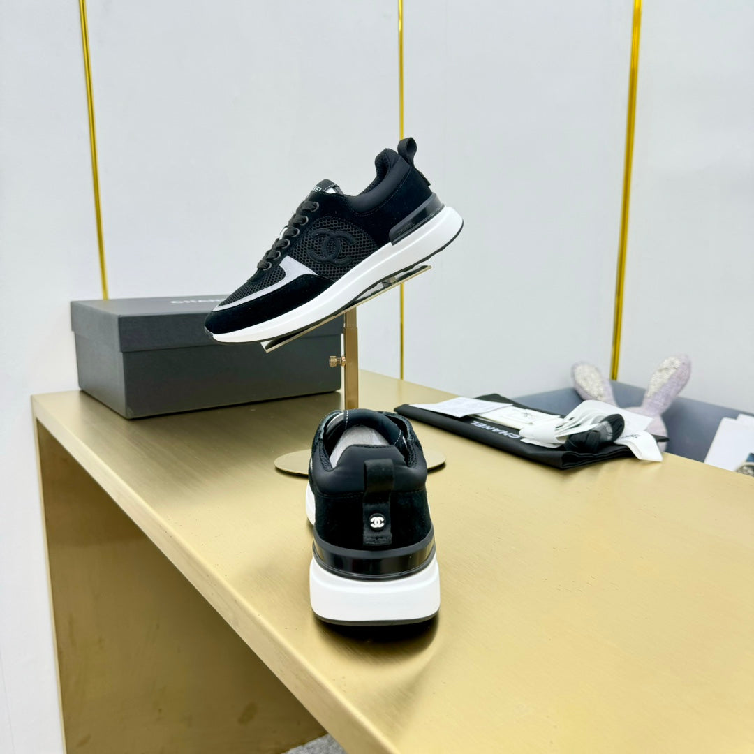 CLASSIC TRAINER IN BLACK MERCERIZED VELVET