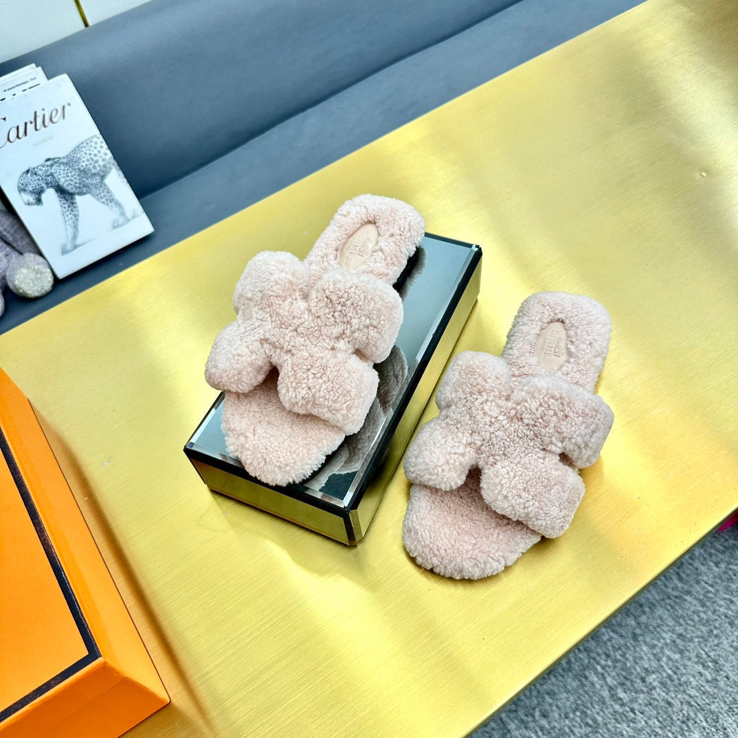 ORAN SHEARLING SANDALS LIGHT PINK