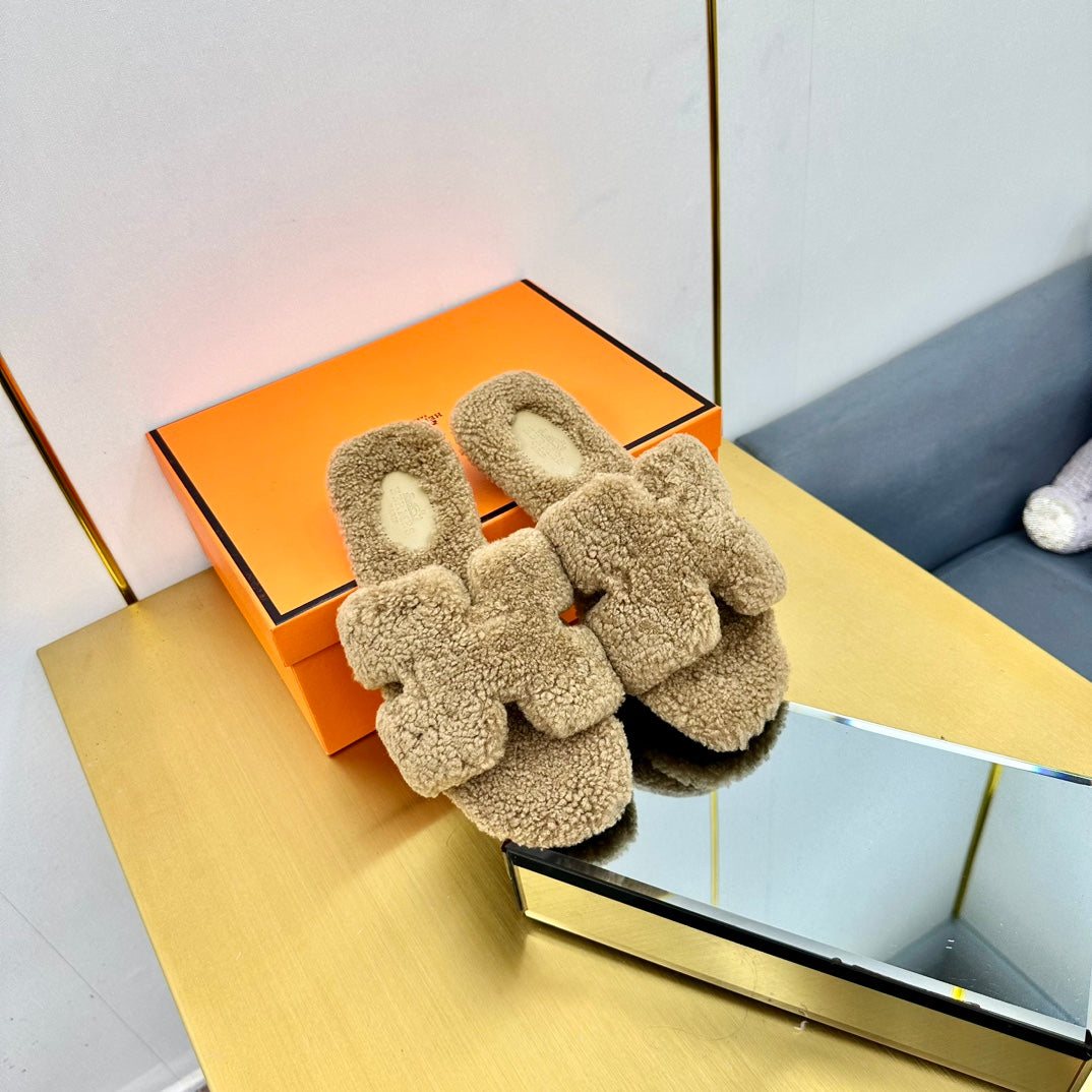 0RAN SHEARLING SANDALS CAMEL BROWN