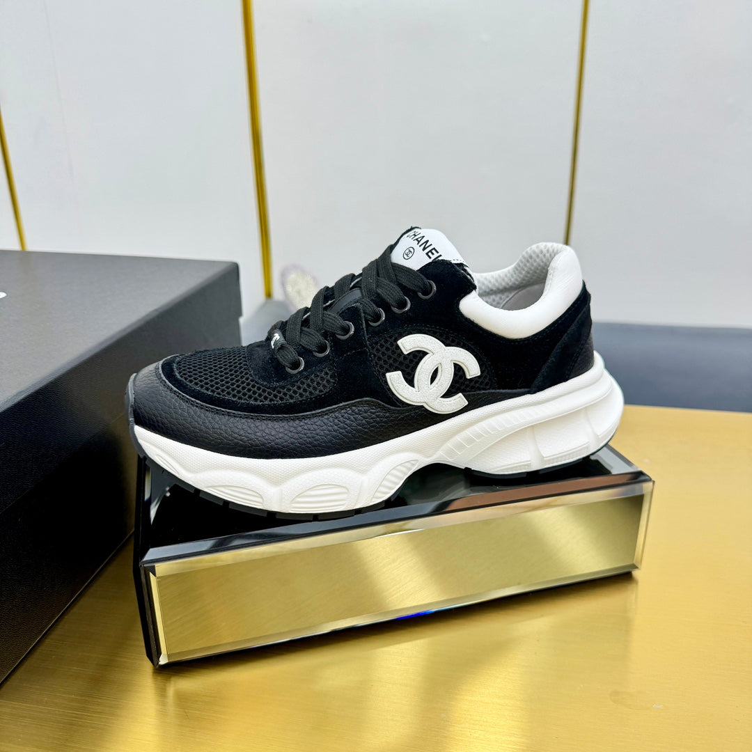 SNEAKER IN BLACK WITH WHITE LOGO CALFSKIN AND MESH