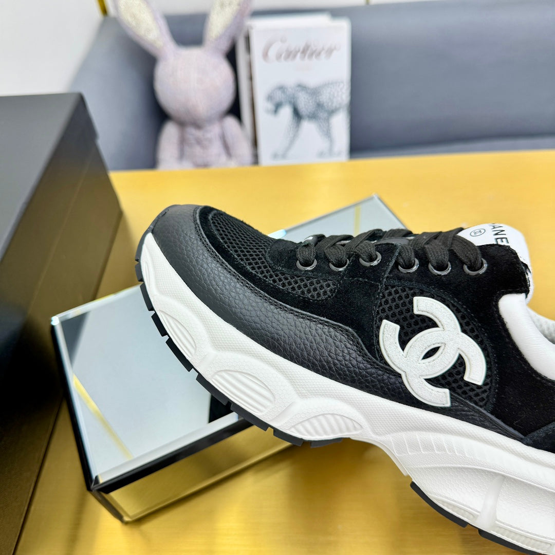 SNEAKER IN BLACK WITH WHITE LOGO CALFSKIN AND MESH