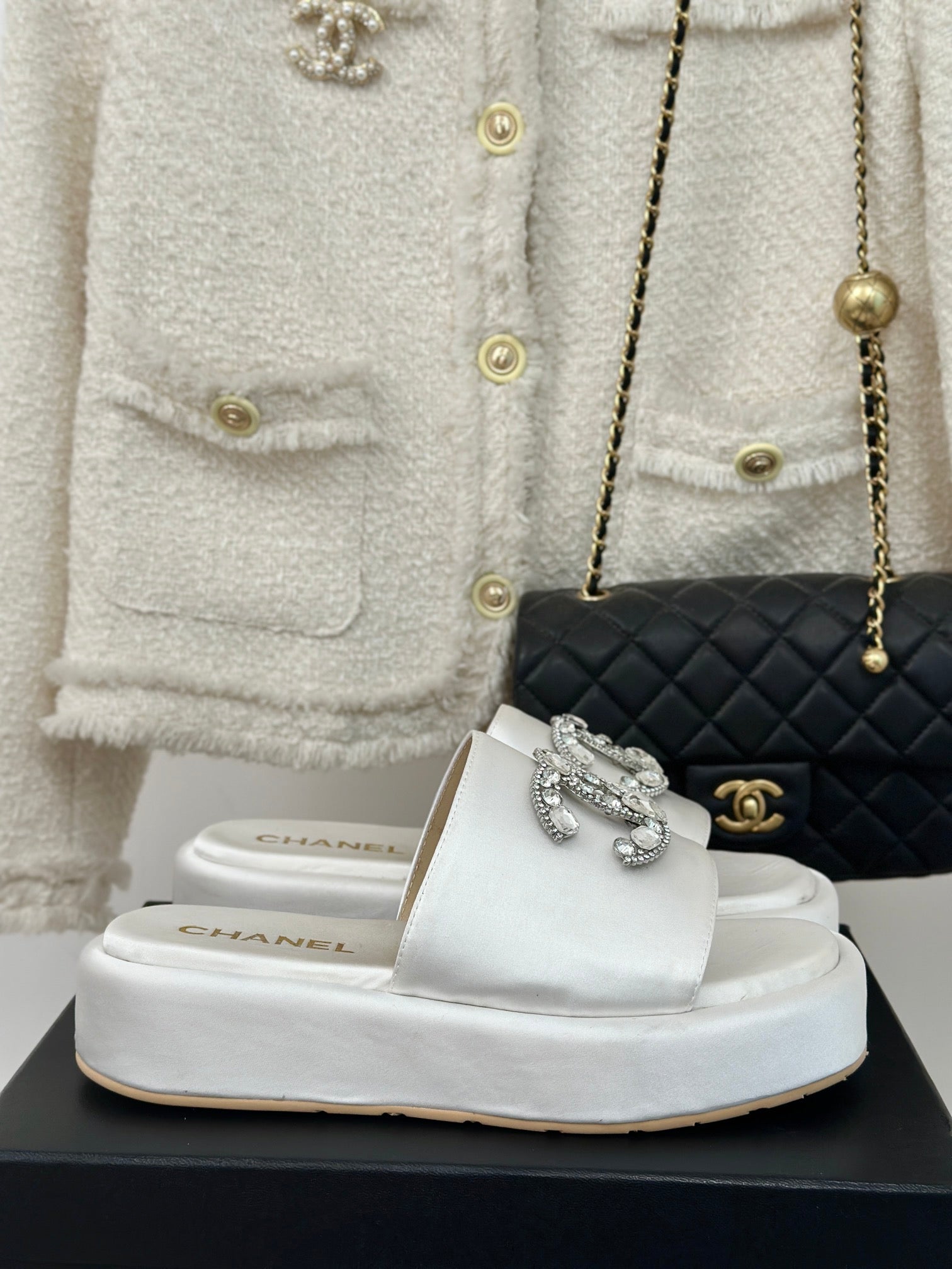 SLIPPERS THICK SOLE IN WHITE SATIN