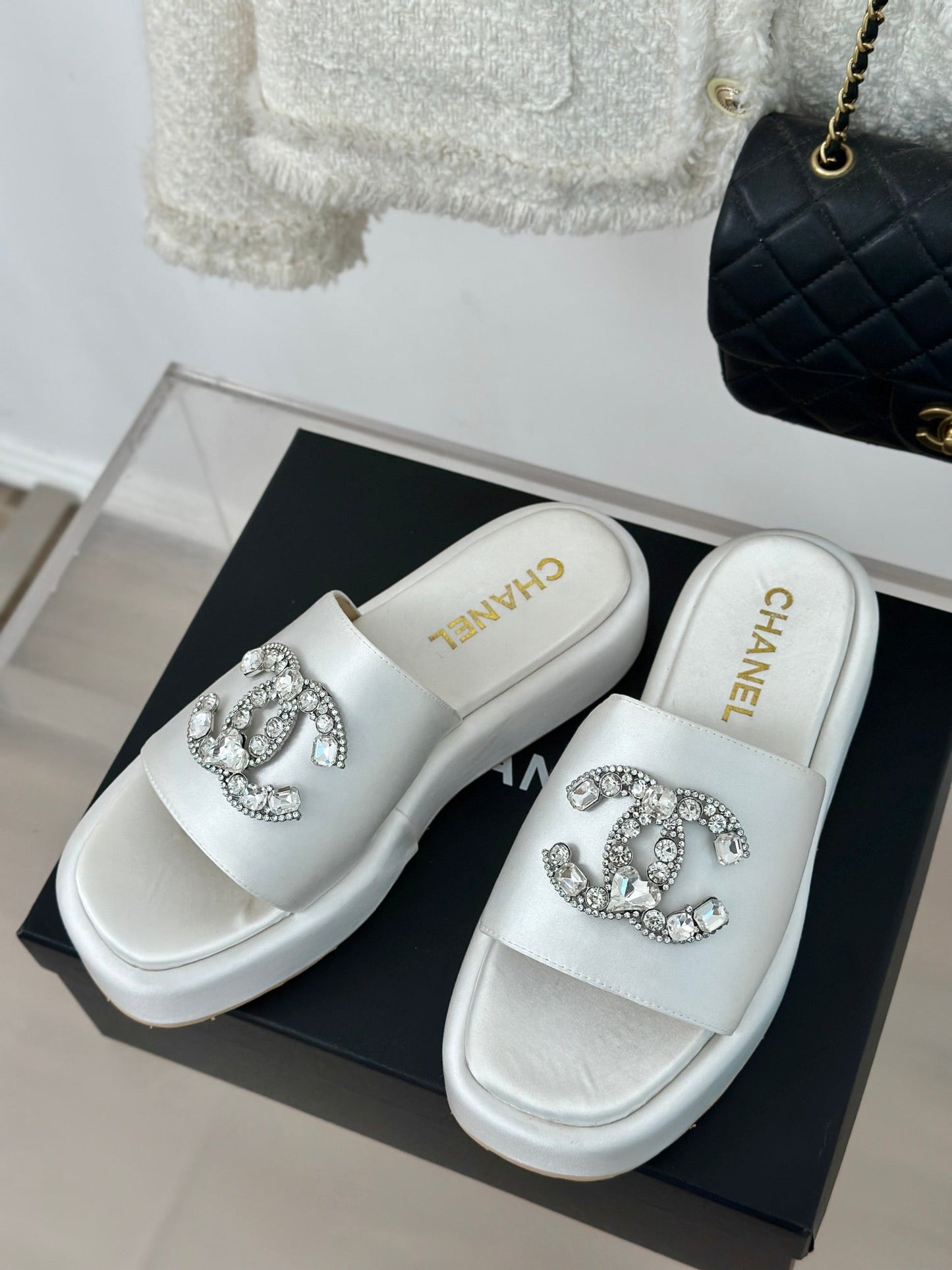 SLIPPERS THICK SOLE IN WHITE SATIN