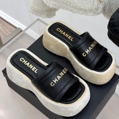 PLATFORM SLIPPERS IN BLACK LAMBSKIN