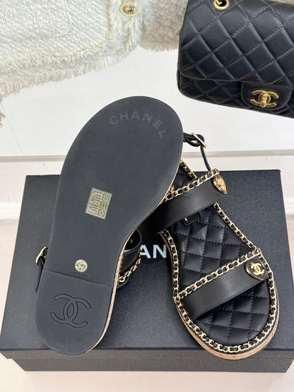 FLAT CHAIN HEART SANDAL IN BLACK LAMBSKIN