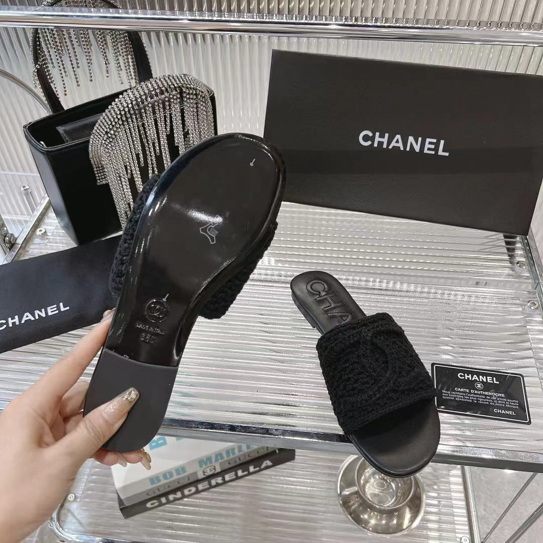 SLIPPERS BLACK SHEEPSKIN