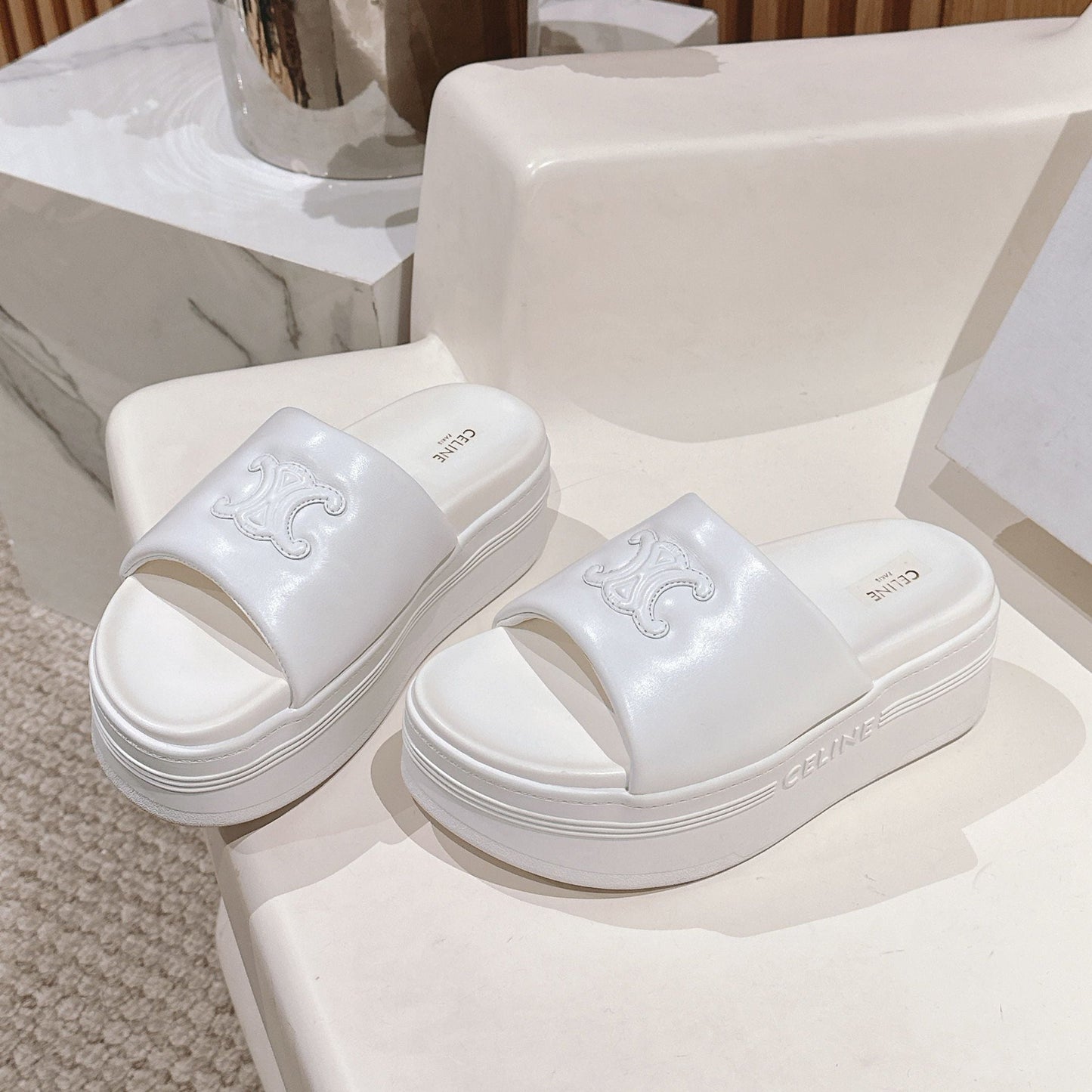 BLOCK SLIDE WITH TRIOMPHE IN WHITE SMOOTH LAMBSKIN