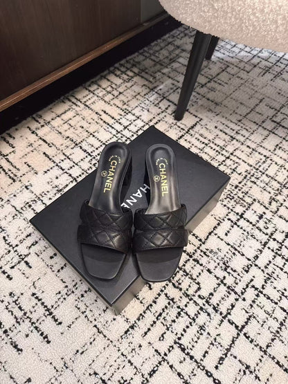 MID HEEL MULES IN BLACK SHEEPSKIN