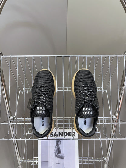 BASIC SNEAKERS IN BLACK MESH