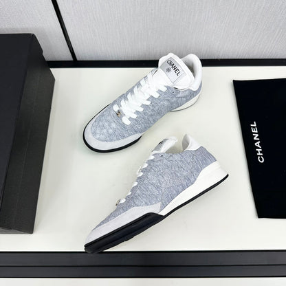 SPORTS SHOES IN GREY FABRIC