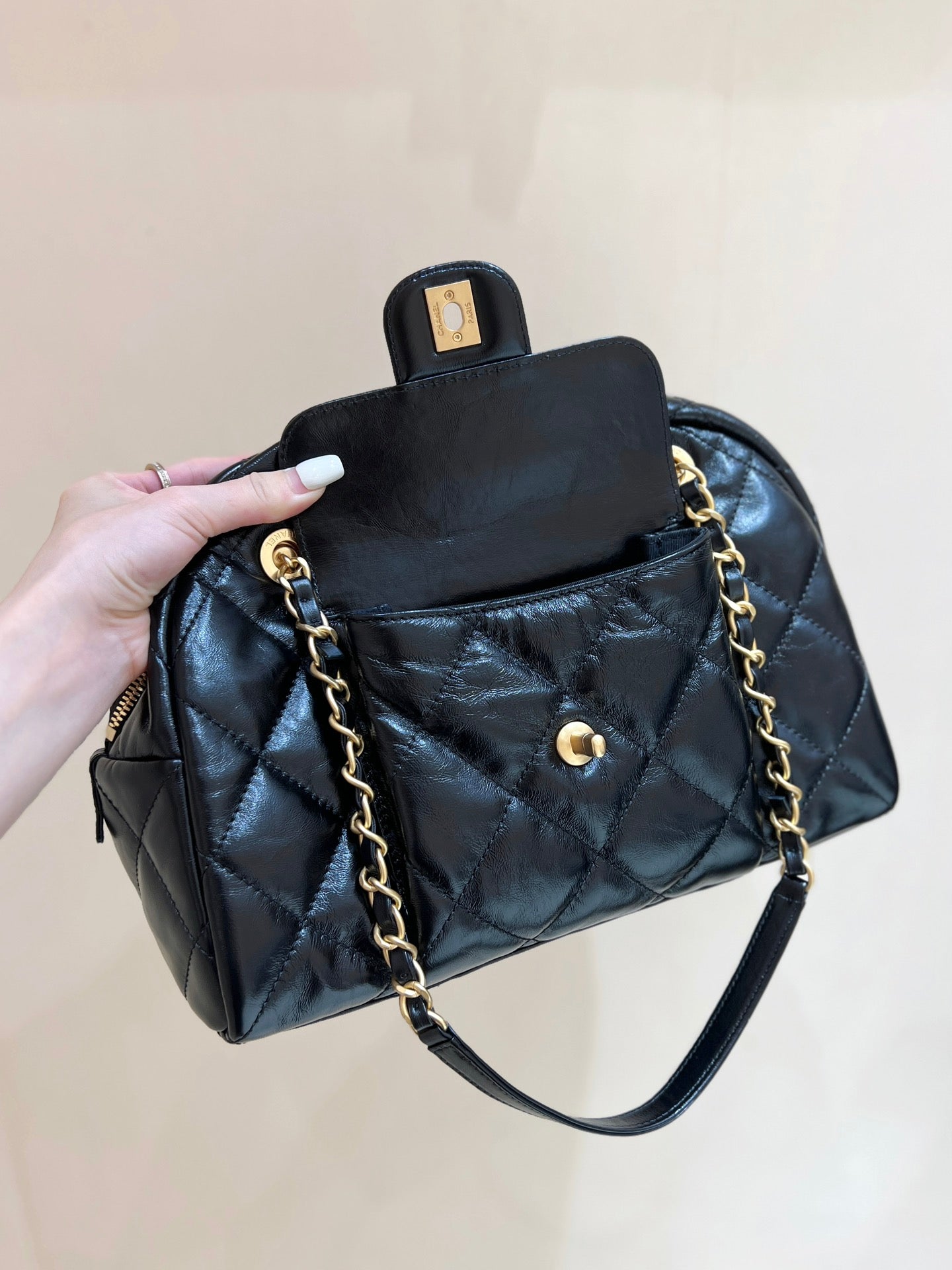 QUILTED BOWLING BAG 33 IN BLACK LAMBSKIN GOLD HARDWARE