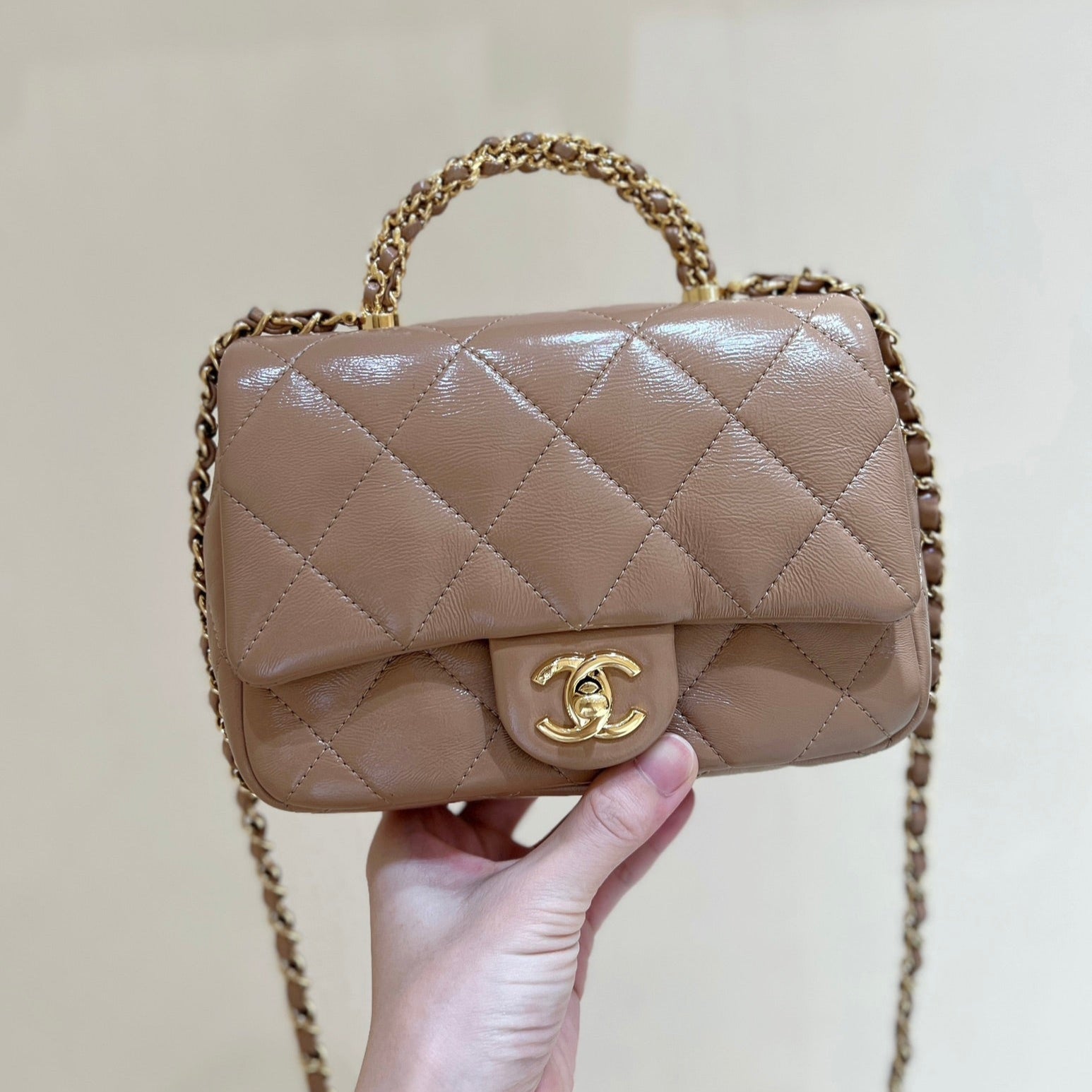 FLAP BAG WITH TOP HANDLE 19 IN BROWN LAMBSKIN GOLD HARDWARE