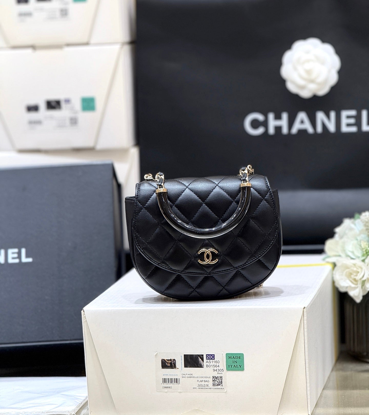 QUILTED TOP HANDLE BAG 16 IN BLACK LAMBSKIN GOLD HARDWARE