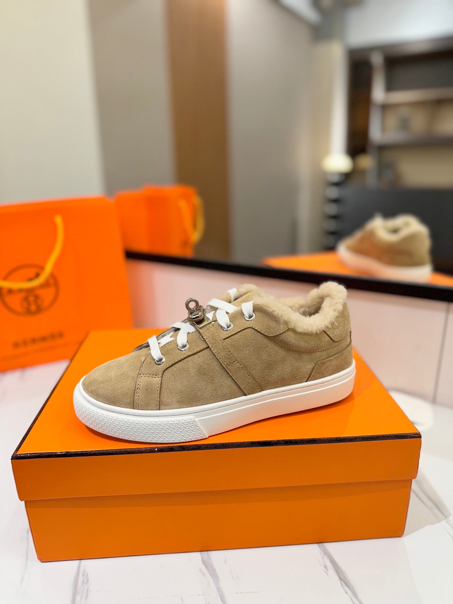 DAY SNEAKER IN TORTILLA BROWN SUEDE AND FLEECE LINING