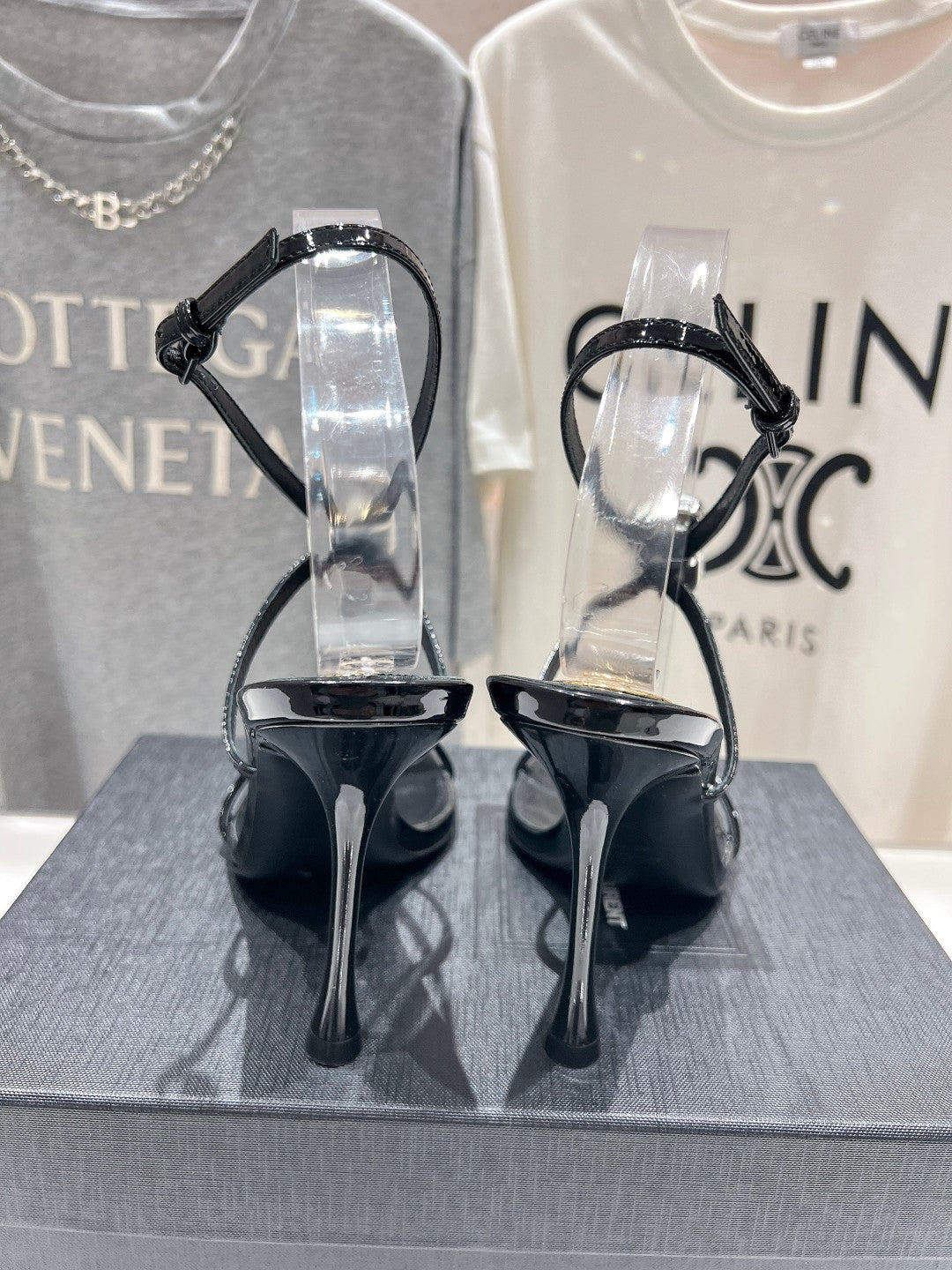 HIGH HEEL SANDALS IN BLACK GLOSSY CALFSKIN WTH STRAPS ATTACHED GEM