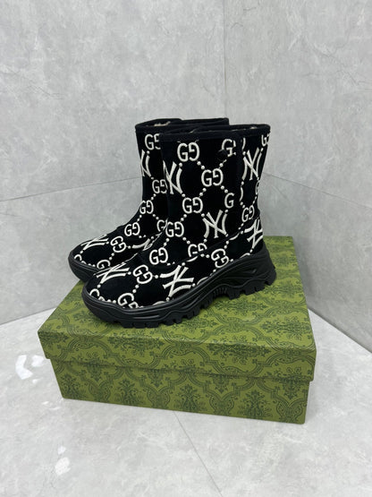 GG&NY SNOW BOOTS IN BLACK SUEDE AND WOOL LINING