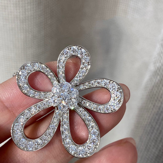 LACE FLOWER SILVER PENDANT DIAMOND NECKLACE