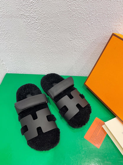 Chypre Sandal Black shearling insole Black goatskin lining
